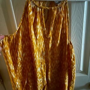 NINE WEST Keyhole Gauzy Tank w One Back Button Closure Sz Sm